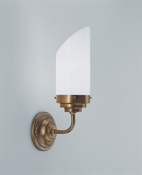Wandleuchte, Messing handpatiniert, Glas weiß glänzend, Ausladung 14 cm, 230 V, 1 x E27 40 W