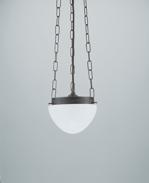 Deckenleuchte / Pendelleuchte mit antikem Muster, Messing antik-handpatiniert, Glas weiß glänzend, Höhe 62 cm, Breite 17 cm, 230 V, 1 x E27 100 W