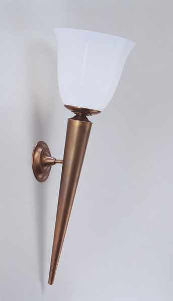Wandleuchte, Messing handpatiniert, Glas weiß glänzend, Höhe 62 cm, Ausladung 25 cm, 230 V, 1 x E27 75 W